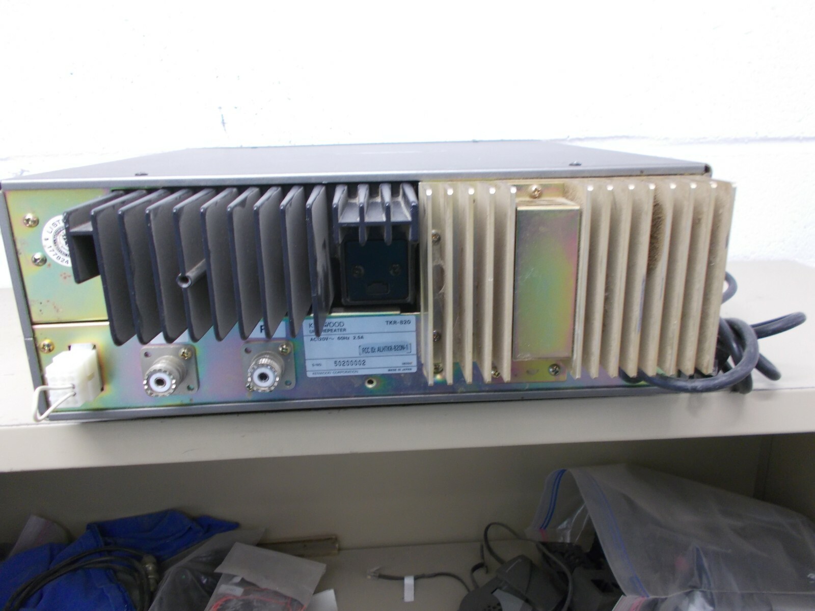 Kenwood TKR 820 UHF Repeater Desktop Radio w Duplexer Narrow Band   TKR820