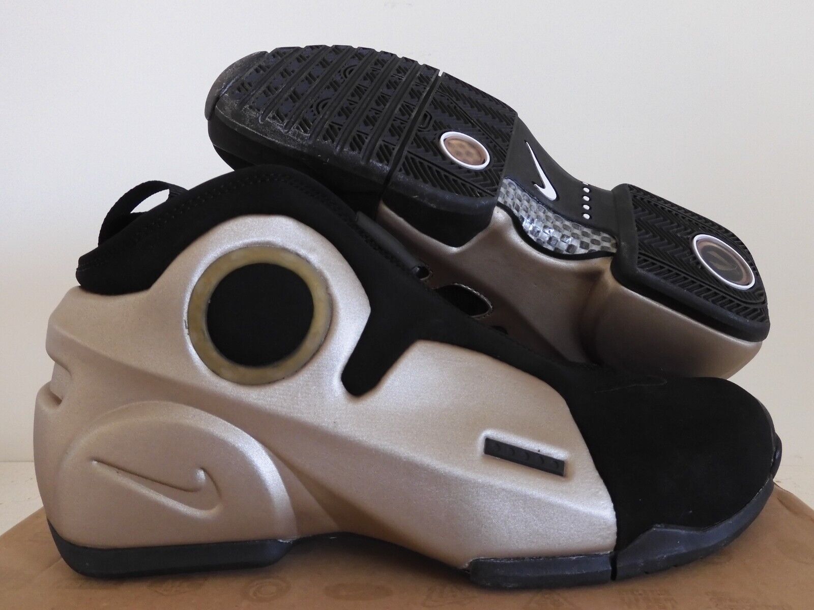 ナイキ　スニーカー　Nike AIR FLIGHTPOSITE 2 Nike Air Flightposite 2 Clover for Sale | Authenticity