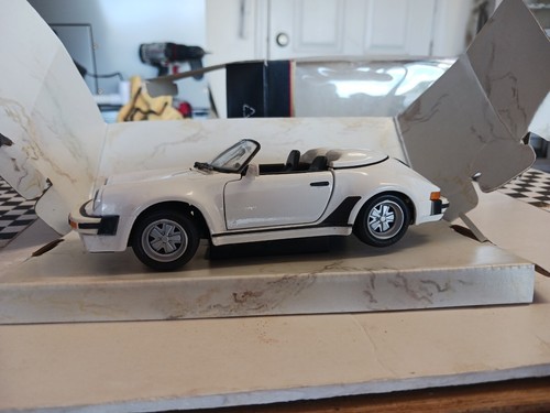 ポルシェ911 スピードスター MAISTO 1989 1:24 Scale 1989 Porsche 911 Speedster Blue by Maisto Special
