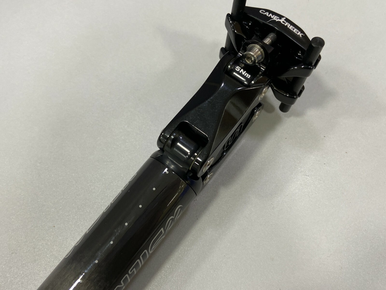 Cane Creek eeSilk+ Carbon 35mm Travel 31.6x362mm Suspension Seatpost (Black) Cane Creek eeSilk+ Carbon 35mm Travel 31.6x362mm Suspension Seatpost (Black)