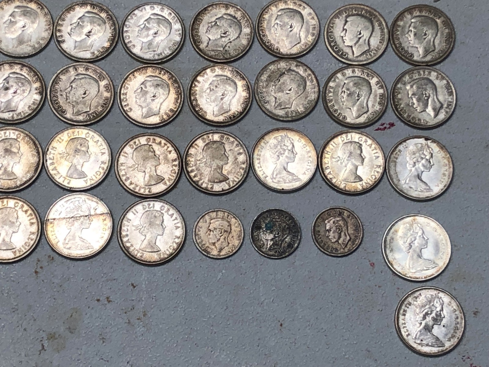 Mixed Lot Of Silver Canadian Coins. 1940's, 1950's And 1960's Quarters And Dimes