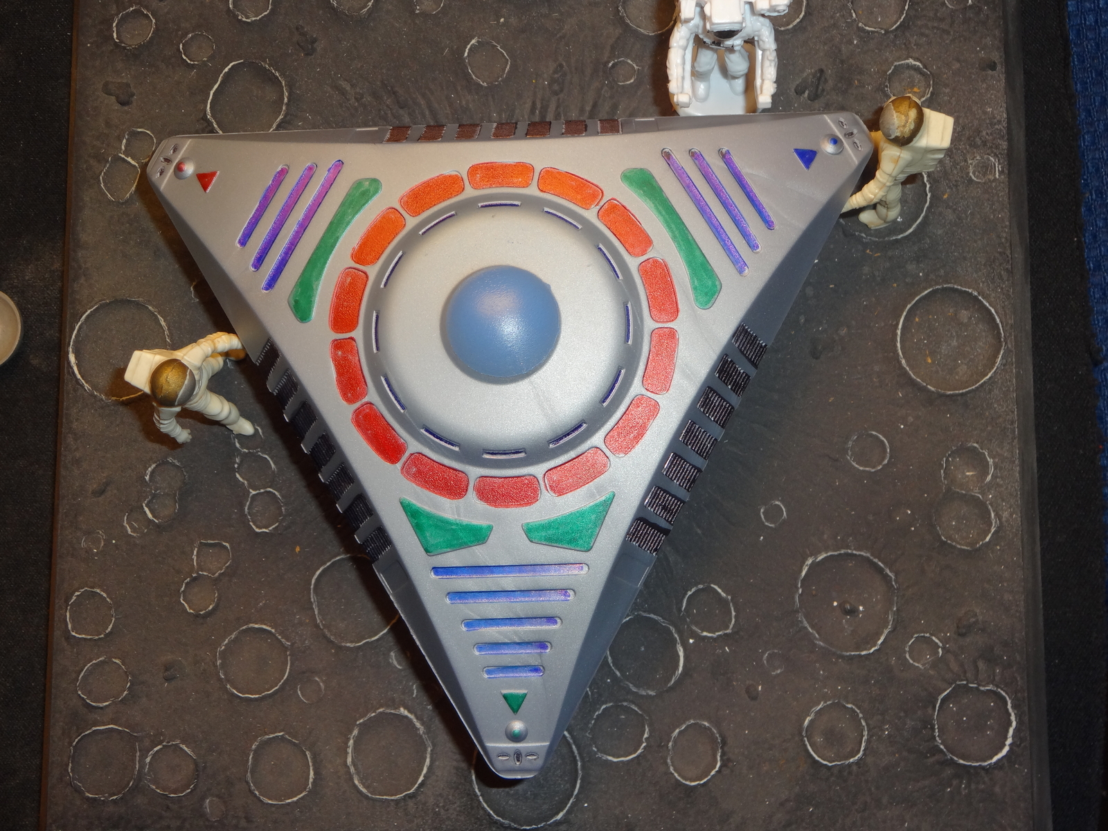 Triangular SpaceCraft TR3E UFO Model Kit Silver Edition Atlantis Toy