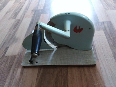Alte Brotschneidemaschine von Westa 1362