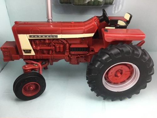 1/32 Scale Tomy Case IH Tractor & Wagon  Trailer Bailer  Haying Set Farmall 806