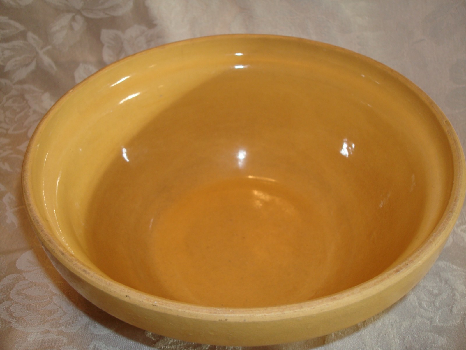 ANTIQUE VINTAGE MEDALTA YELLOW WARE MIXING BOWL 9 1/4