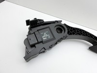 Mercedes W176 A200 12-15 1,6 115KW Gaswertgeber Gaspedal Mercedes W176 A200 12-15 05.11.2012 A2463001404 gebraucht Vorschau 2