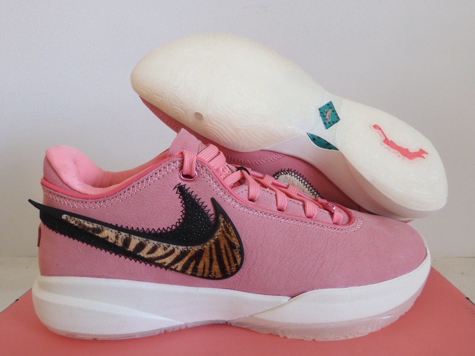 NIKE LEBRON XX 20 MULTI COLOR-MULTI COLOR-PINK NIKE LEBRON XX 20 MULTI COLOR-MULTI COLOR-PINK