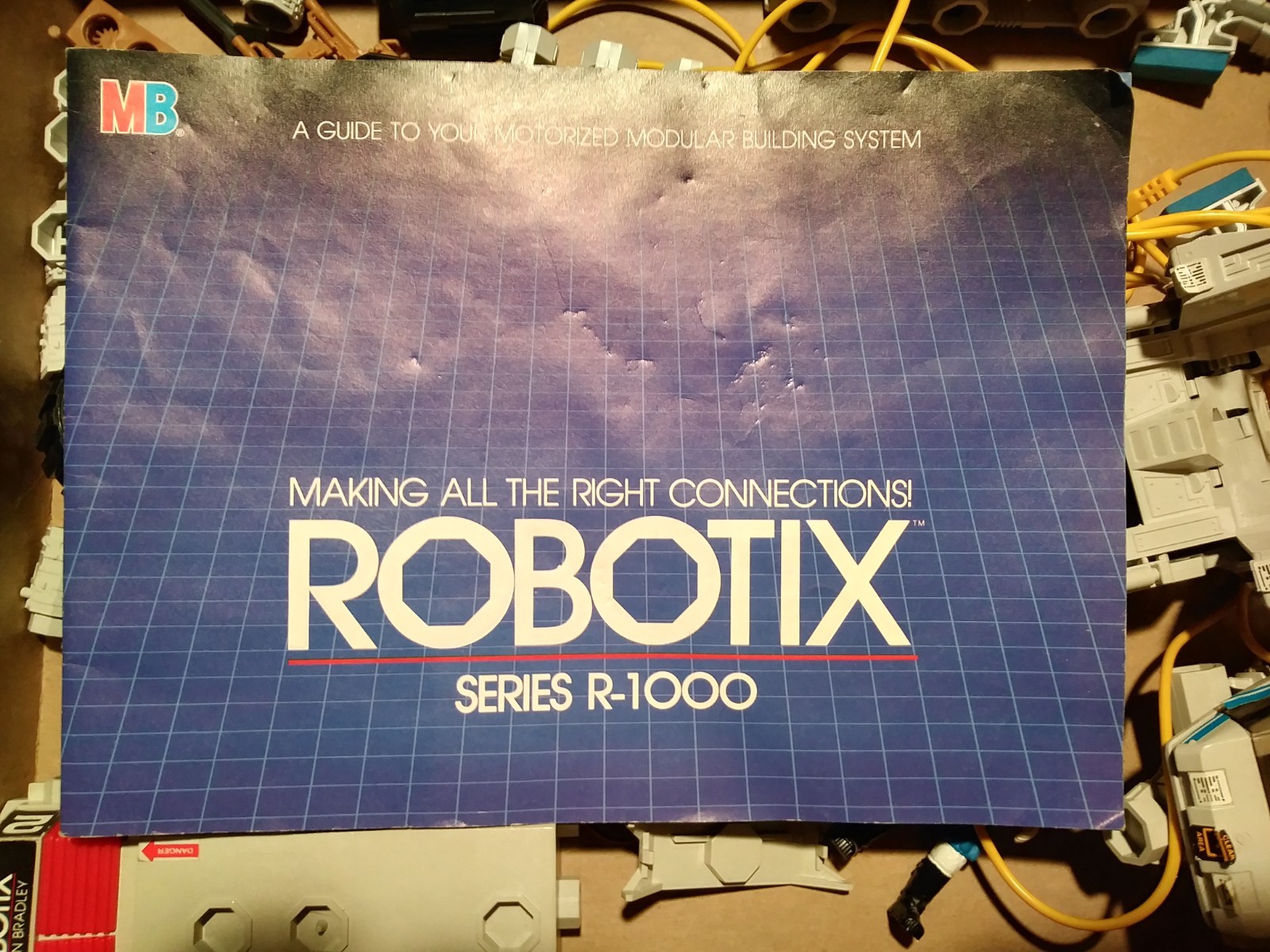 Vintage Robotix R-1000 Series Motorized Building System Milton Bradley 1985