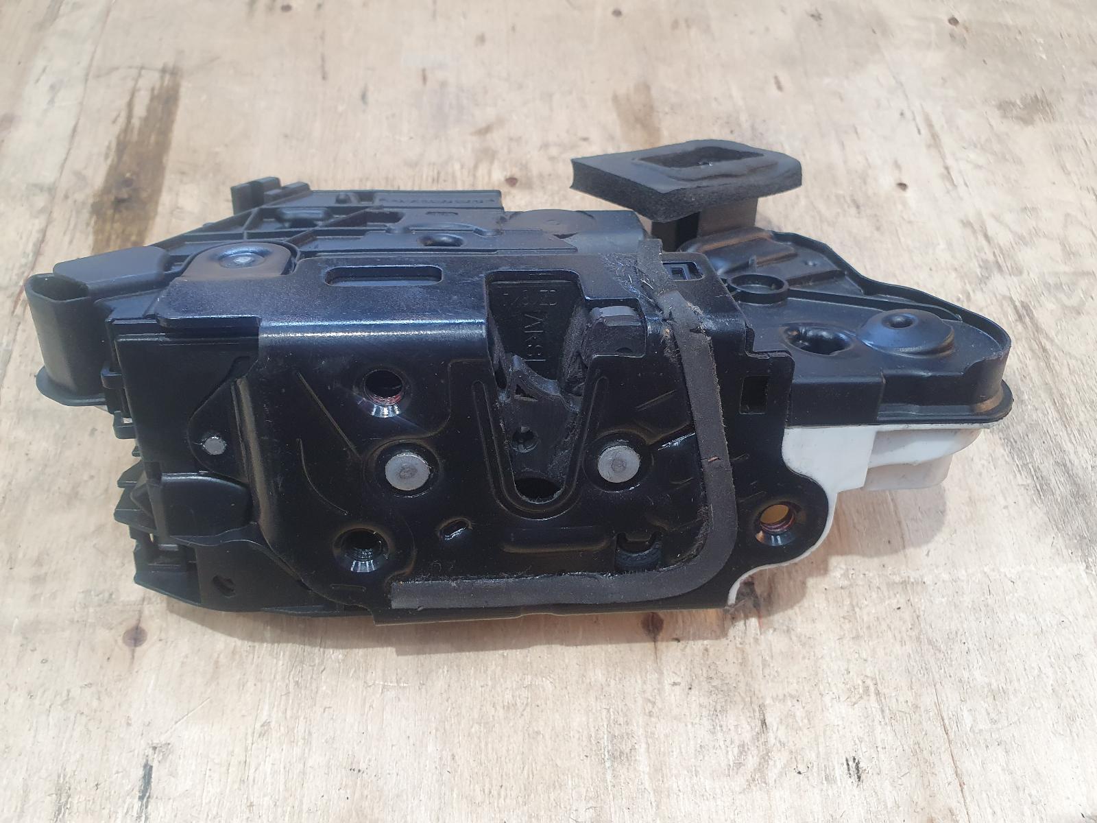 2011 Golf VW RIGHT FRONT DOOR LOCK GEN 6 HATCH/CABRIO image 4