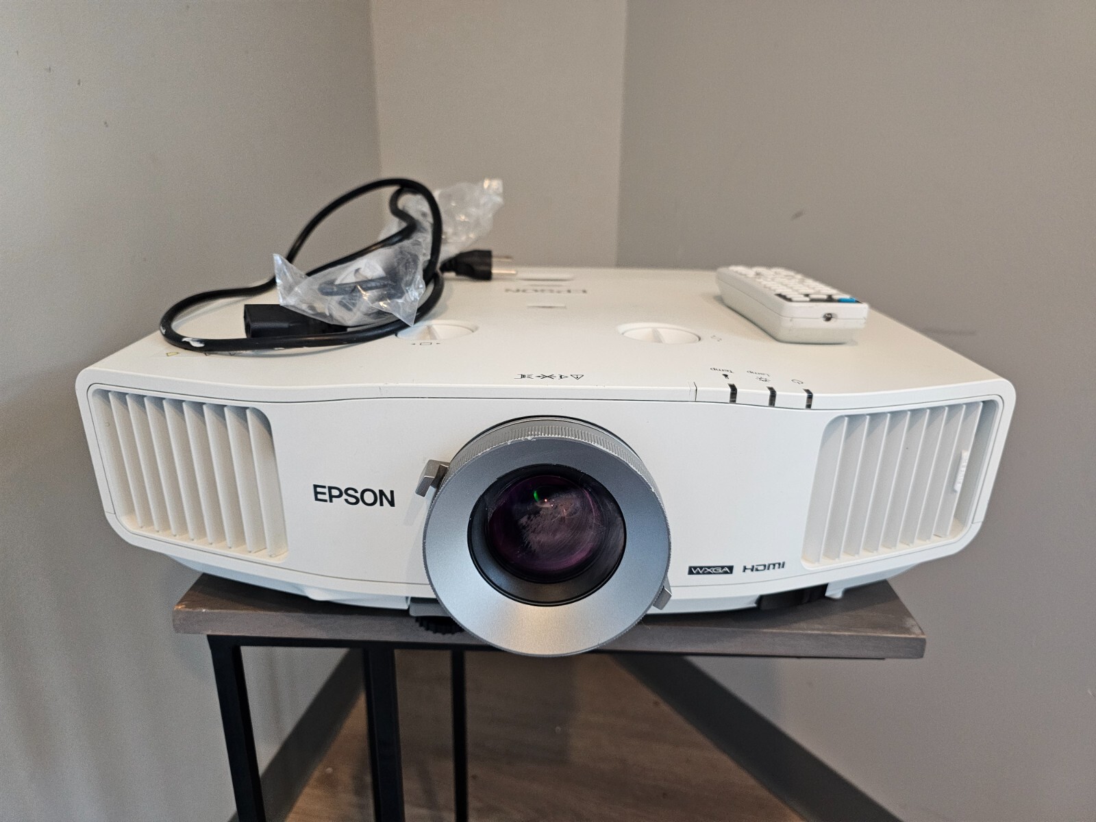 Epson Powerlite Pro G5200W H298A LCD Projector 612 Hours