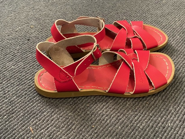 saltwater sandals 37
