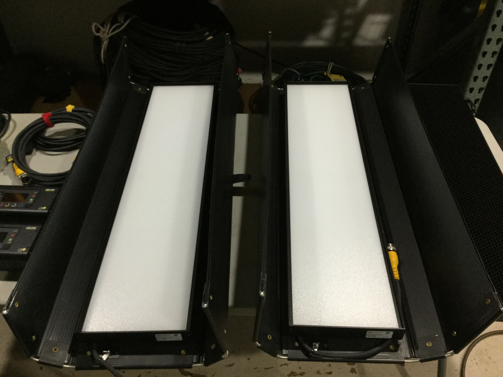 PAIR of Kino Flo Select 30s