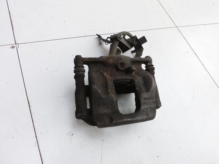 Mercedes W176 A200 12-15 1,6 115KW Bremssattel Bremszange Vorne Links Mercedes W176 A200 12-15 05.11.2012... Vorschau 2