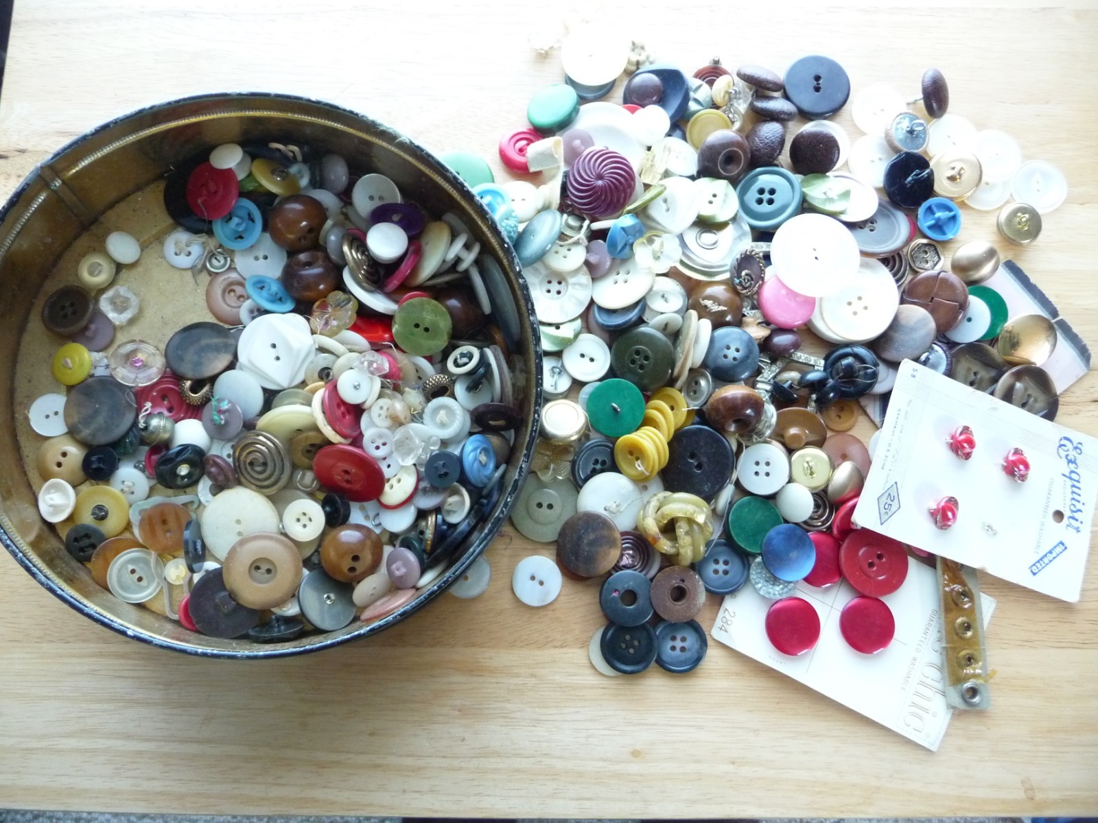 Vintage/Antique Button Lot With Vintage Tin
