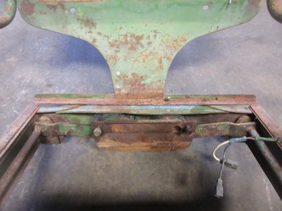 John Deere 520 530 620 630 Gas LP Allfuel -- float ride seat