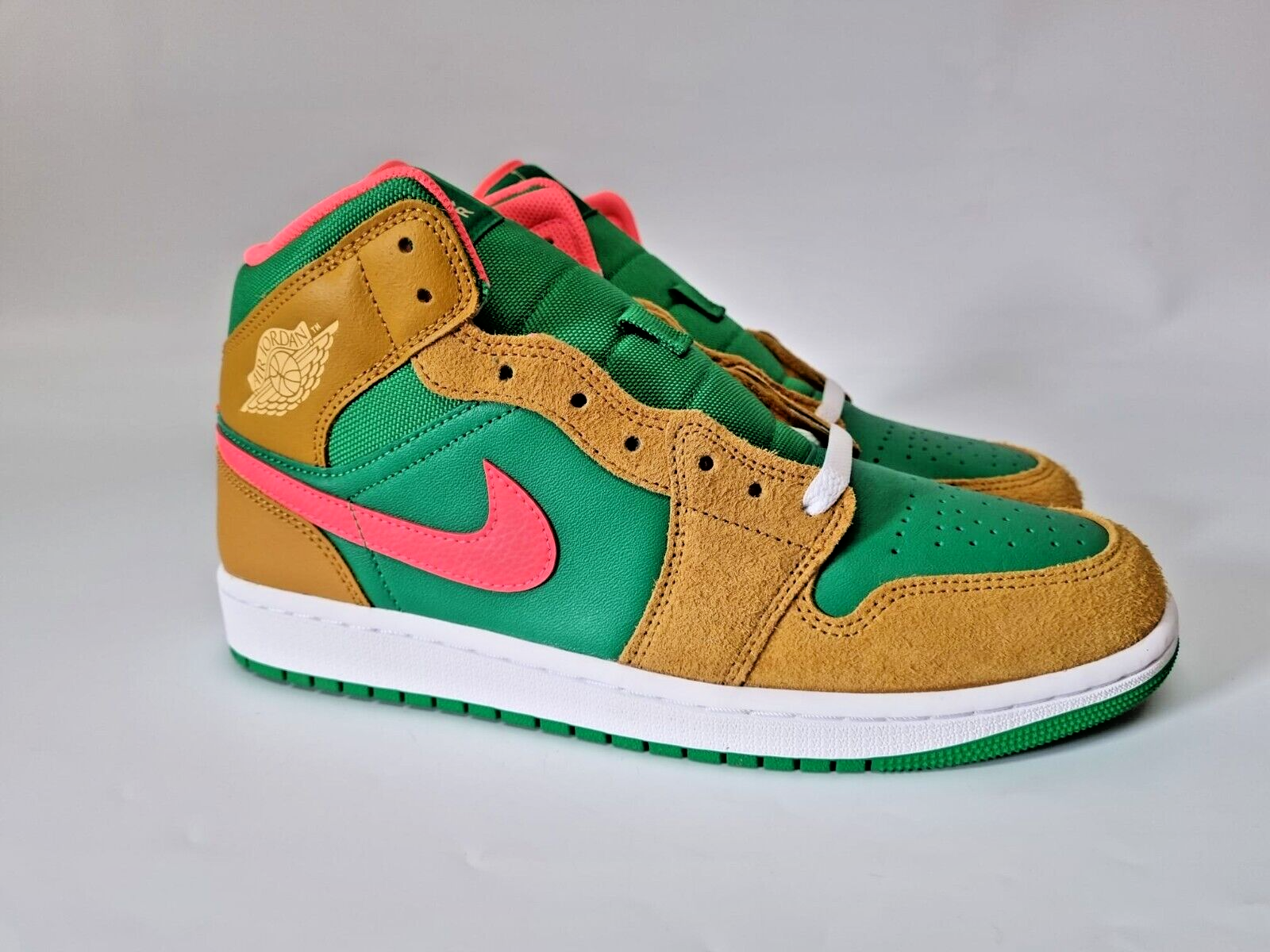 新品未使用 NIKE AIR JORDAN 1 WHEAT Jordan 1 'Golden Harvest' aka Wheat | On-Foot/Review | Ash