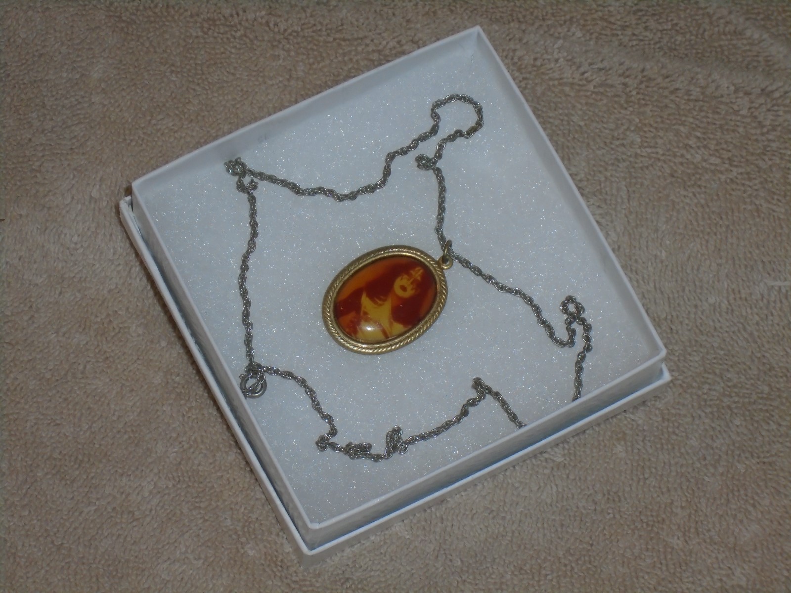 KISS 1978 ACE FREHLEY OFFICIAL NECKLACE WITH SELF PORTRAIT CHARM- VINTAGE AUCOIN