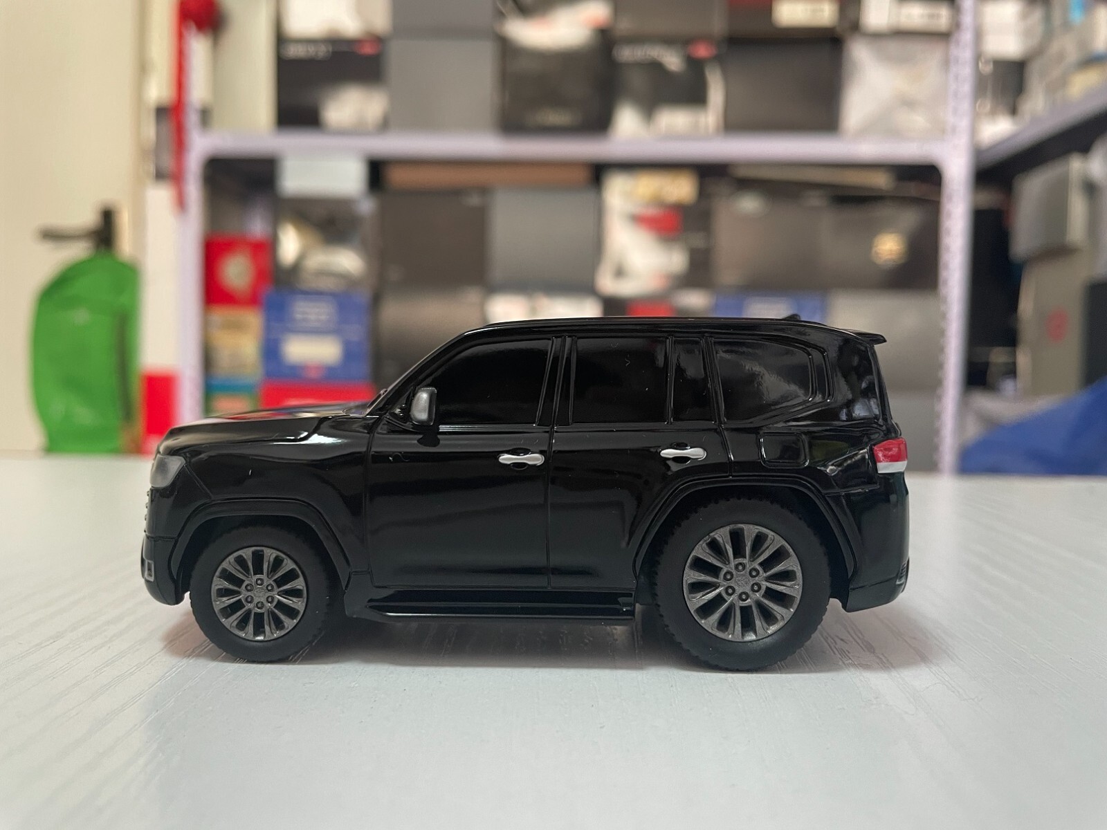 1/43 デルプラド　世界の名車 TOYOTA LAND CRUISER ksr43119w_1df.jpg