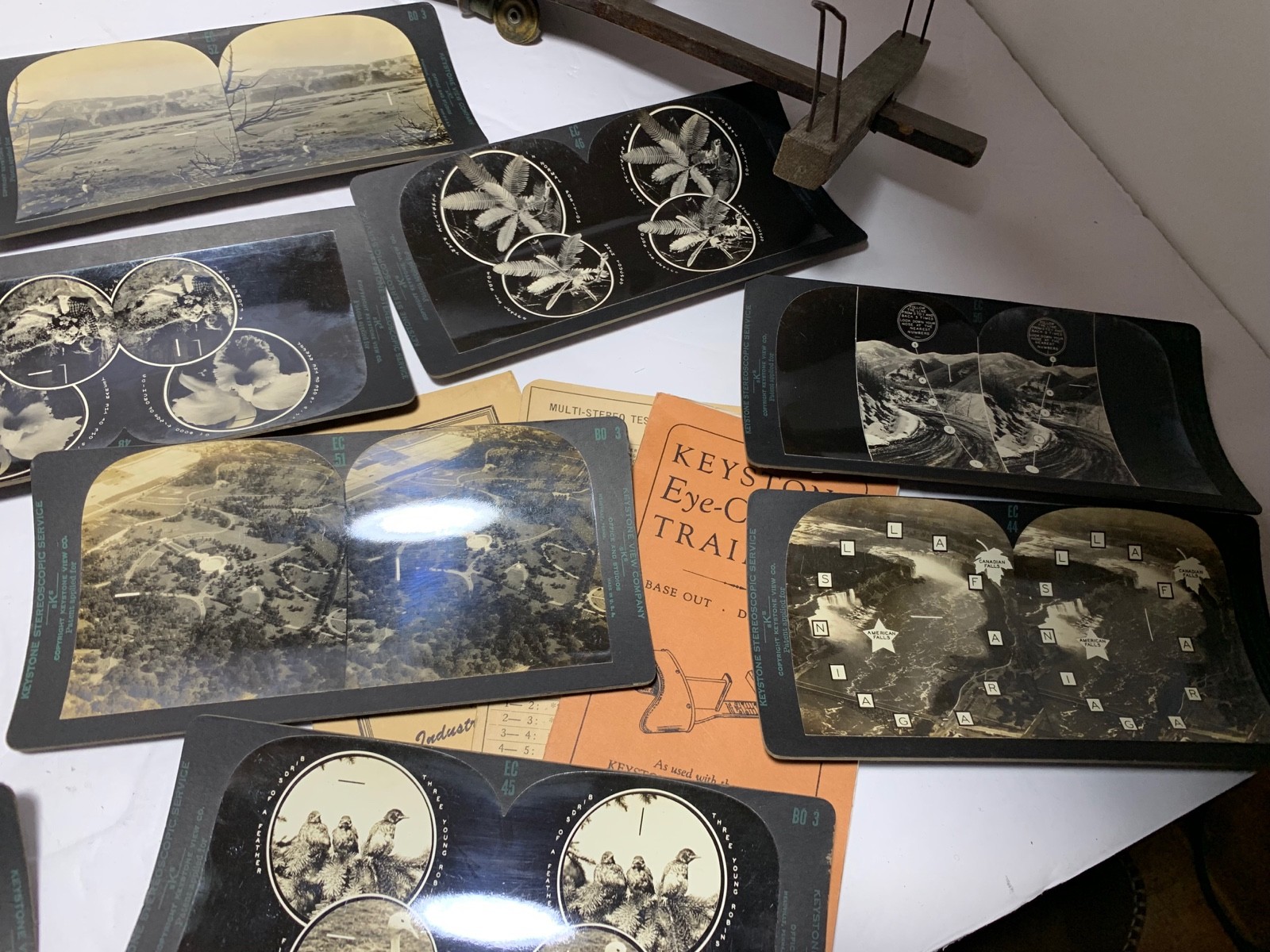 The Keystone Eye Comfort & Depth Perception Series-Stereoscope viewer & 30 cards