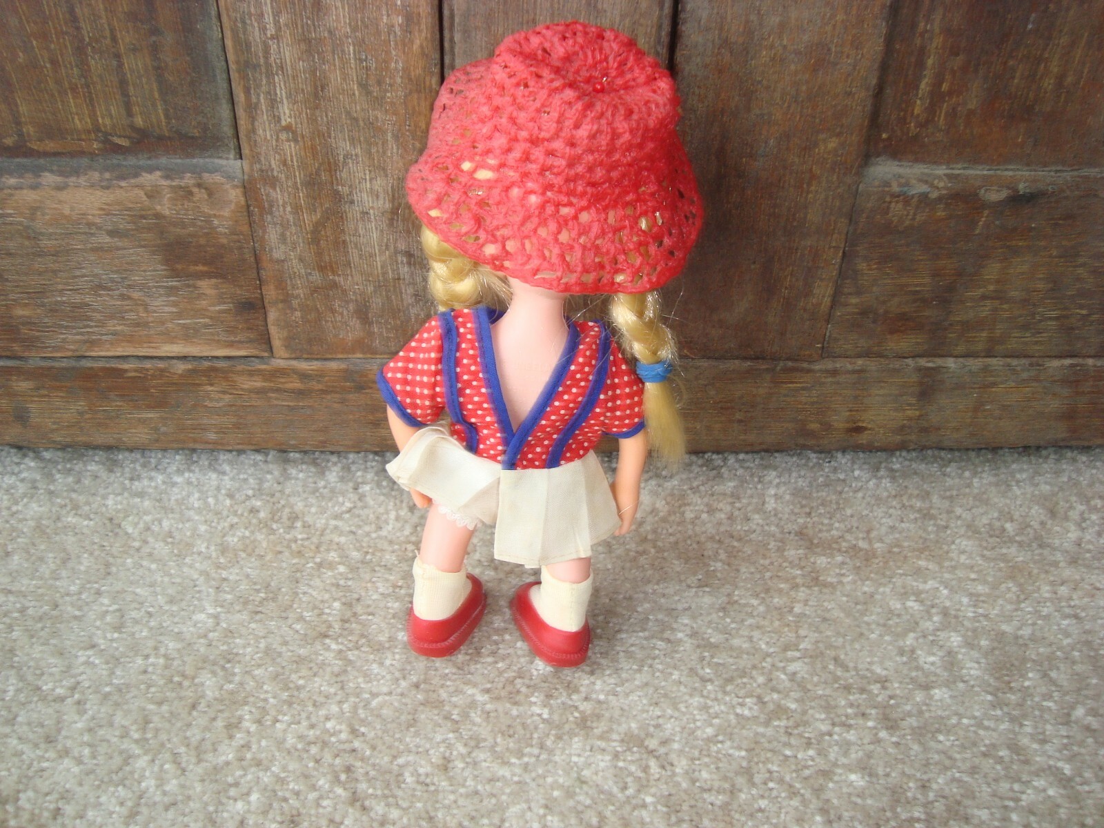 VINTAGE  UNEEDA LITTLE SOPHISTICATES 8.5
