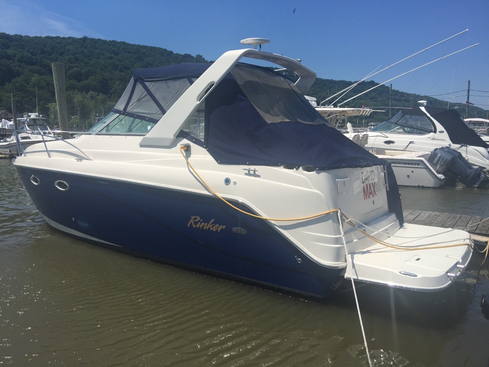 2005 Rinker Fiesta Vee 270