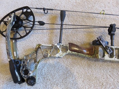 Matthews Triax Compound Bow 70 lb. 28