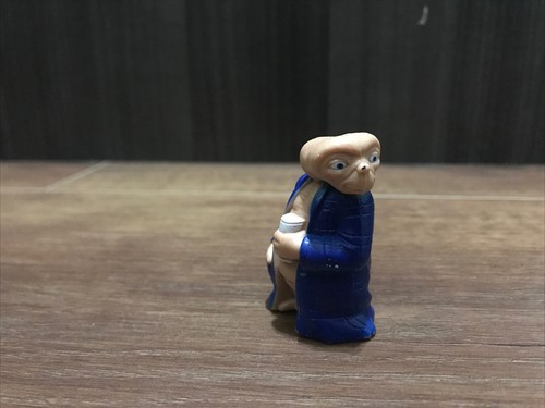 E.T. Vintage 1982 Universal Studios PVC Figurine Figure Blue