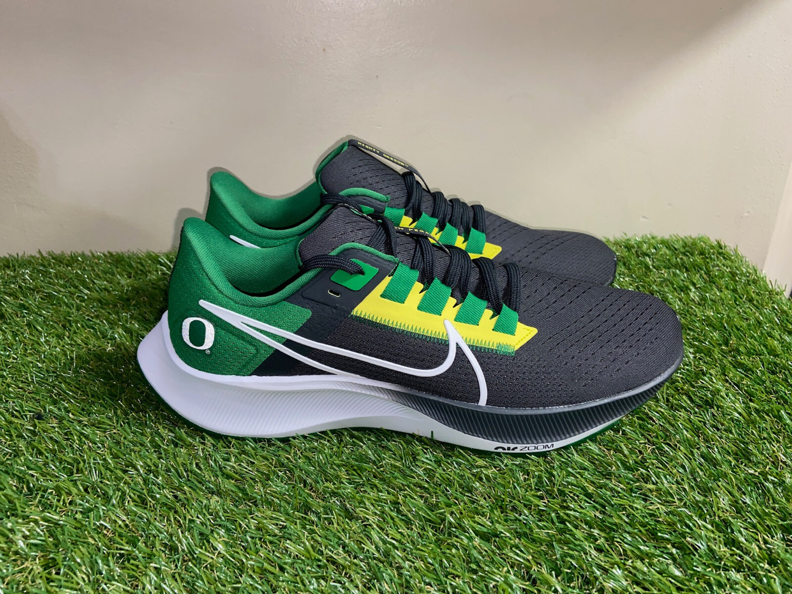 Nike Oregon Ducks College Air Zoom Pegasus 38 Running Shoes