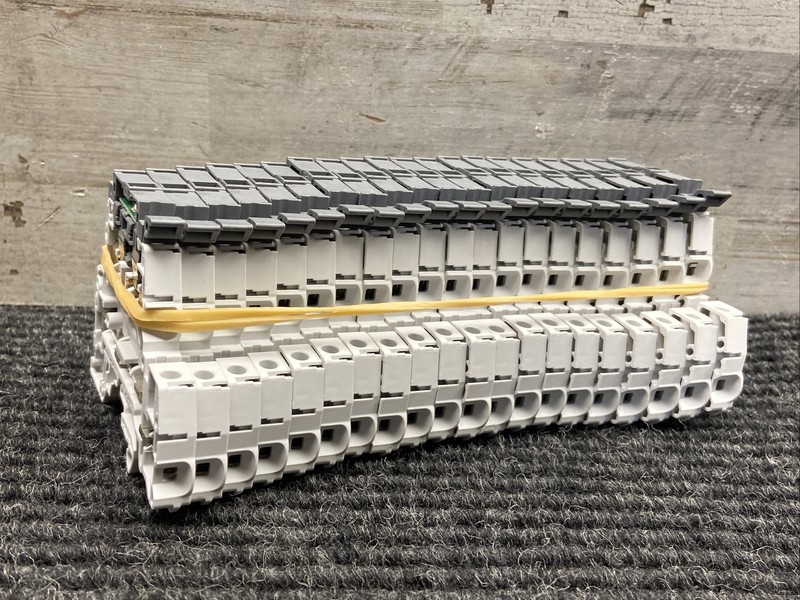 Lot Of 20 Te Connectivity Terminal Block Screw Clamp Zs4d2sf1