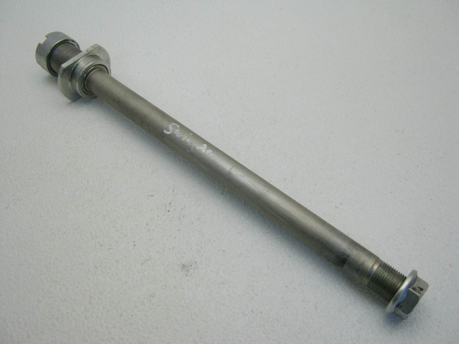 Kawasaki Z 800 ZR800 ABS #B259 Swingarm / Swing Arm Pivot Bolt | eBay