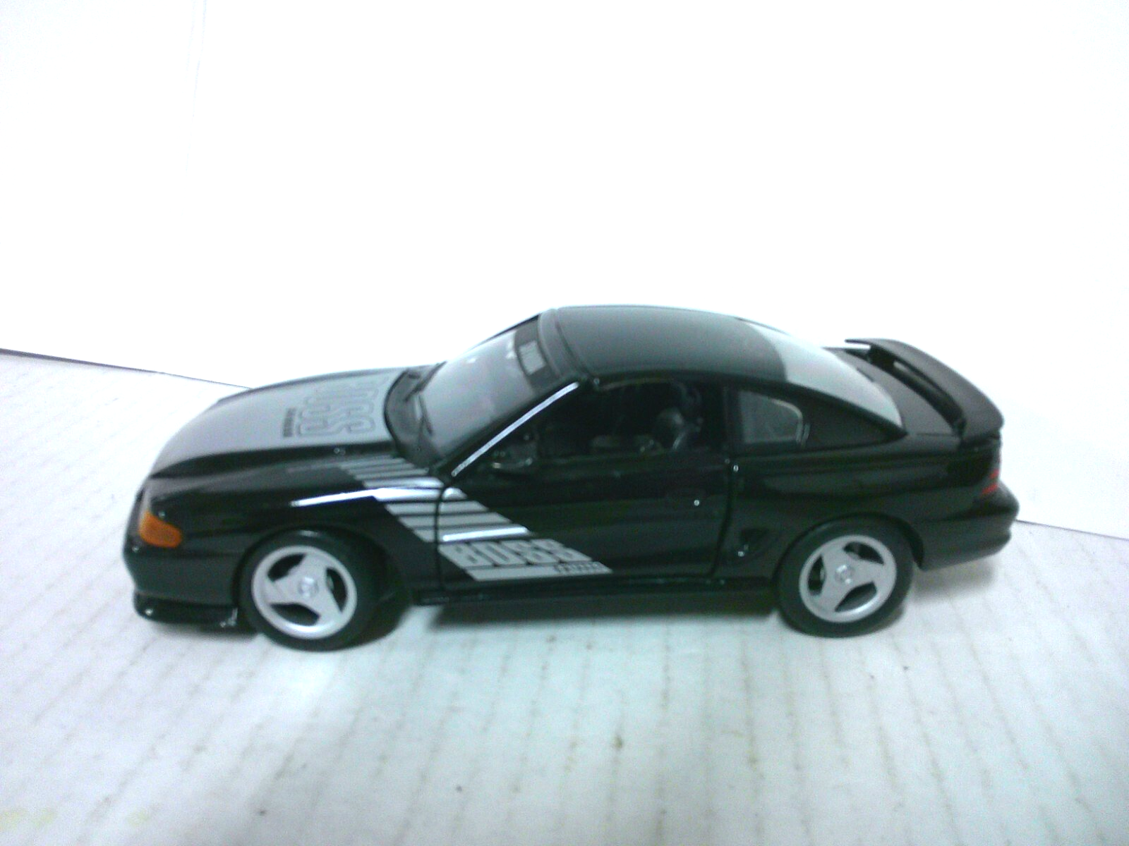 【Maisto】1/24 Sinoda Boss Mustang (黒) FORD MUSTANG BOSS Shinoda Black 1:24 by MAISTO loose display