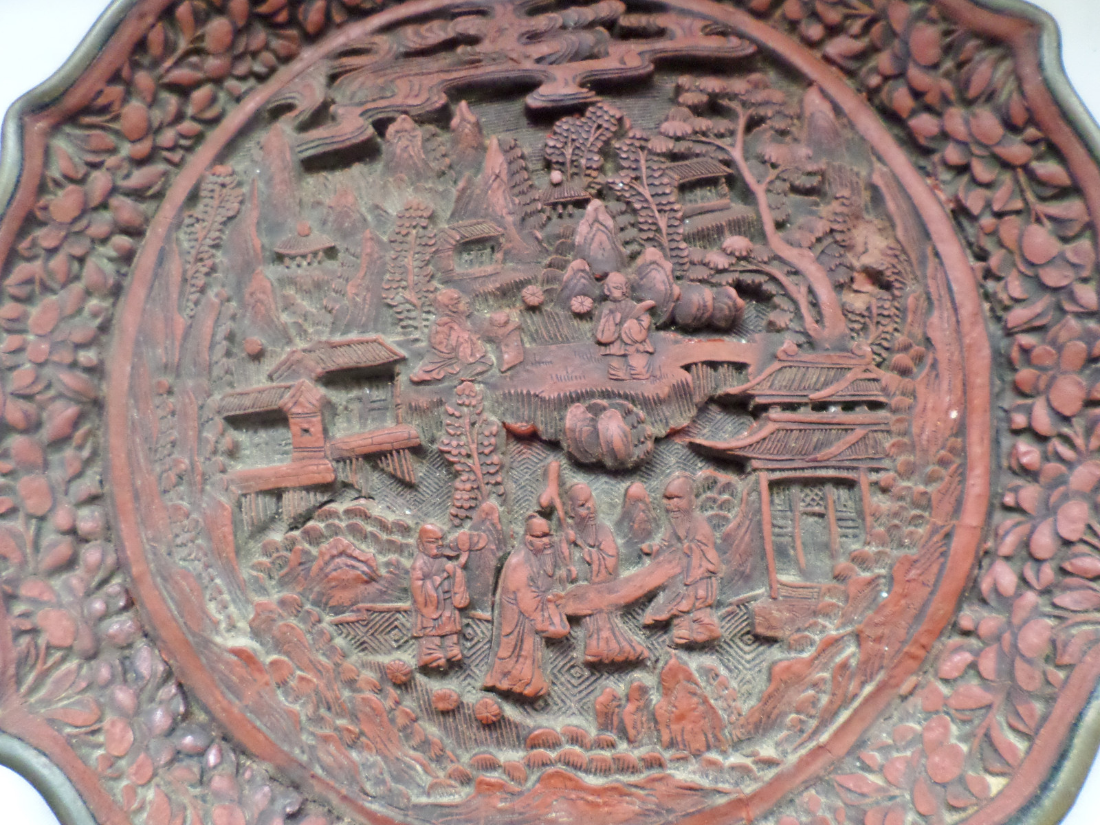 ANTIQUE 1700S CHINESE CINNABAR PLATE FOLIATE RIM  W/ INTRICATELY CARVED 9.25