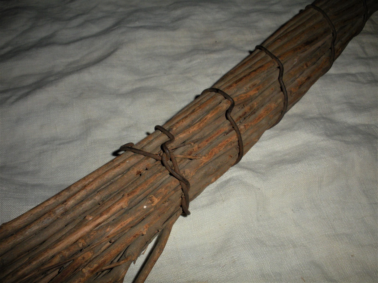 ANTIQUE c. 1700S – EARLY 1800S PRIMITIVE TWIG BROOM WIRE WRAP GREAT PATINA vafo