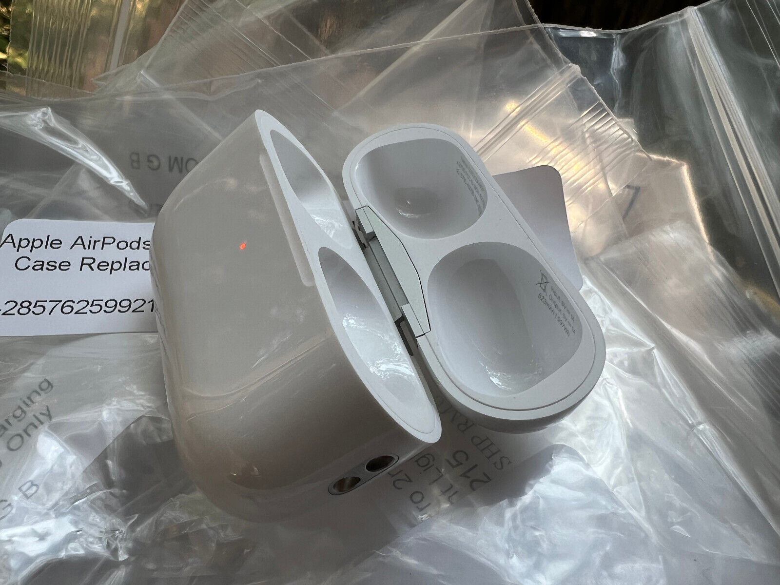 Apple AirPods Pro 2nd Gen Charging Case Replacement A2700 Apple AirPods Pro 2nd Gen Charging Case Replacement A2700