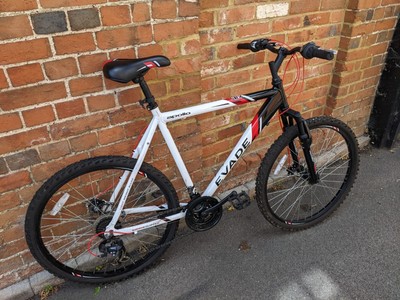 Apollo Evade white mountain bike. Frame size: 22in. Good condition
