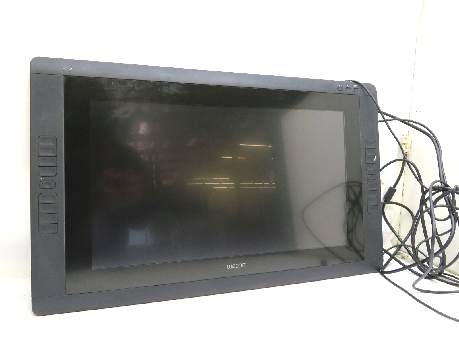 Wacom cintiq 22HD DK-2200/K(Wacom Cintiq 22 HD Screen Wacom cintiq 22HD DK-2200/K(Wacom Cintiq 22 HD Screen
