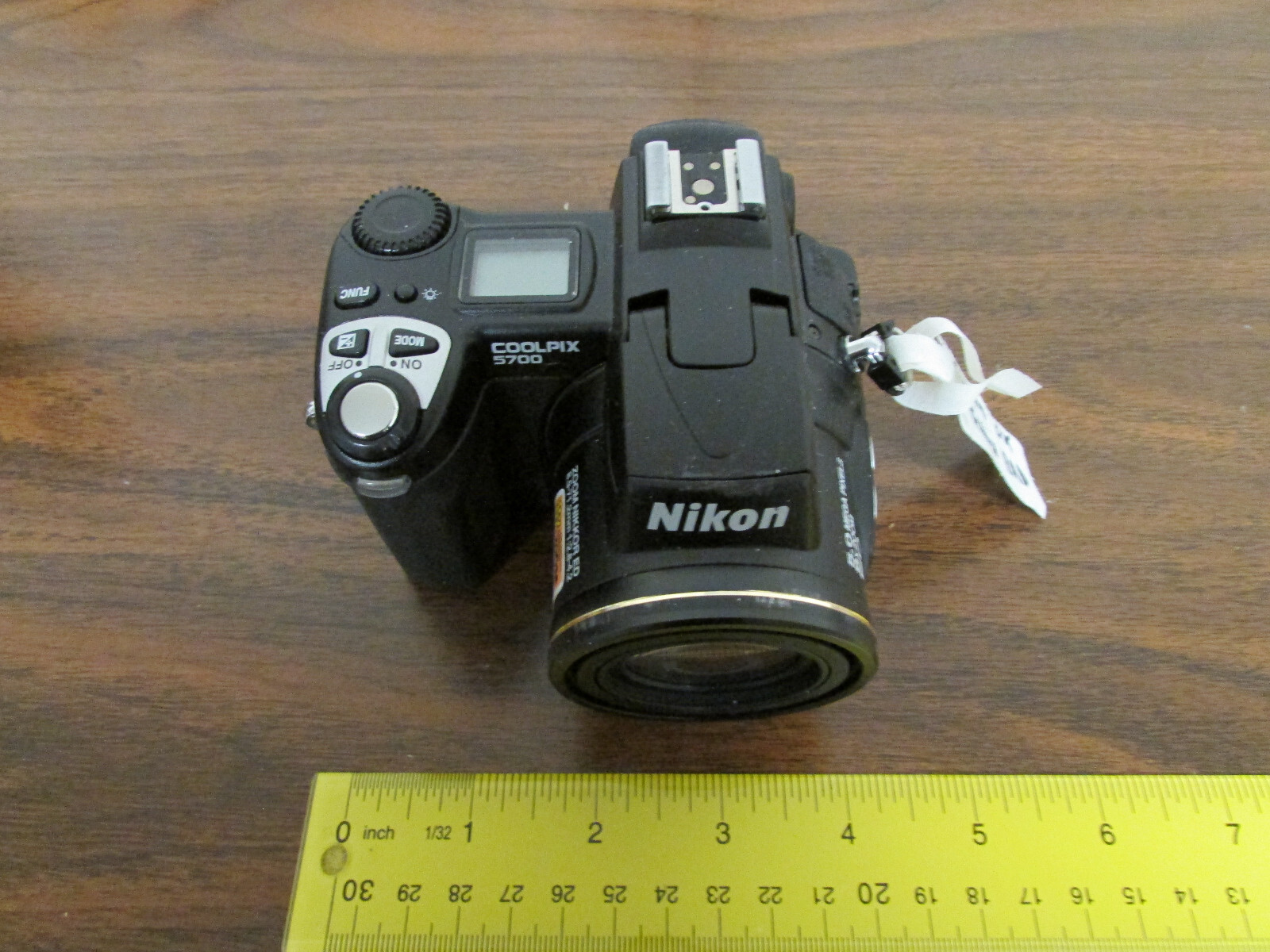 ニコン　COOLPIX5700 Nikon COOLPIX 5700 5.0 MP Digital Camera - Black No Battery