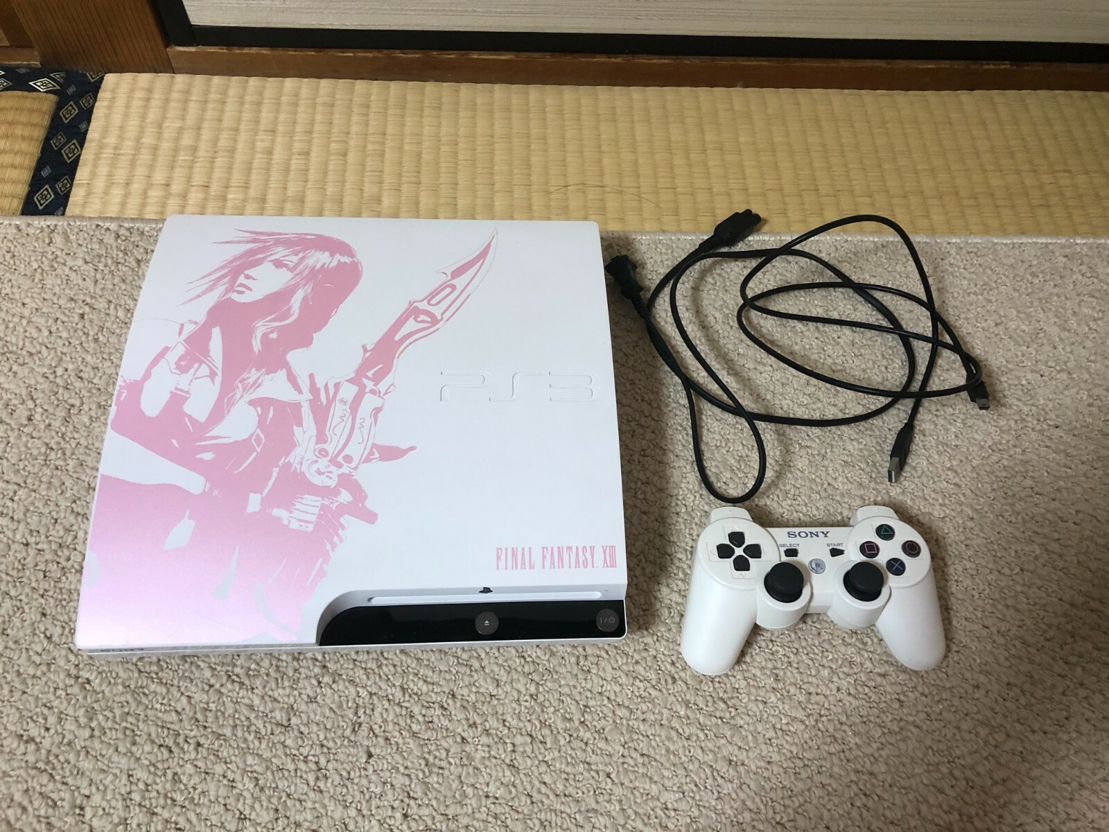 PlayStation 3 250GB FINAL FANTASY XIII LIGHTNING EDITION PlayStation 3 250GB FINAL FANTASY XIII LIGHTNING EDITION