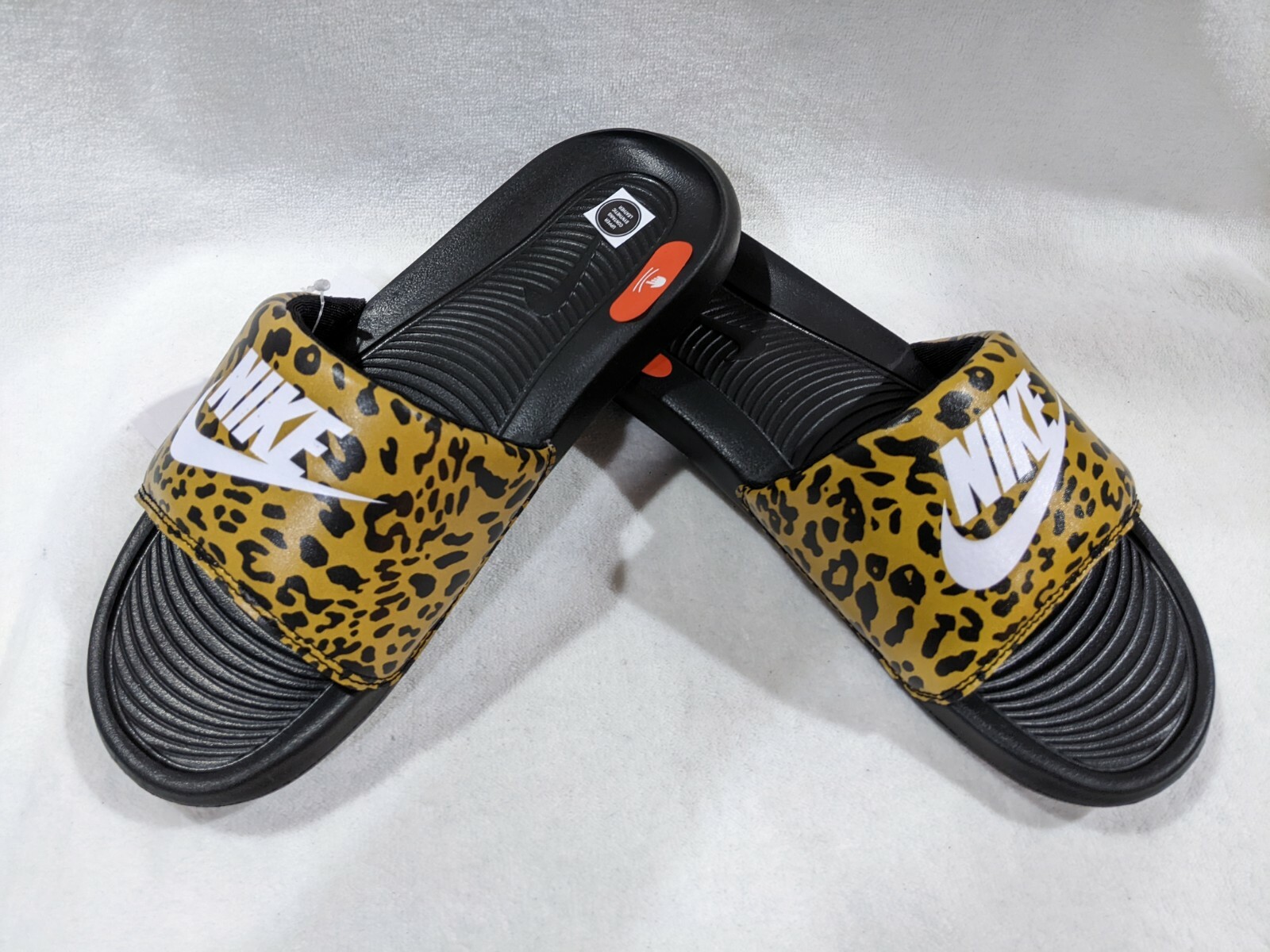 【NIKE】W VICTORI ONE SLIDE PRINT (LEOPARD) $_57.JPG?set_id=8800005007