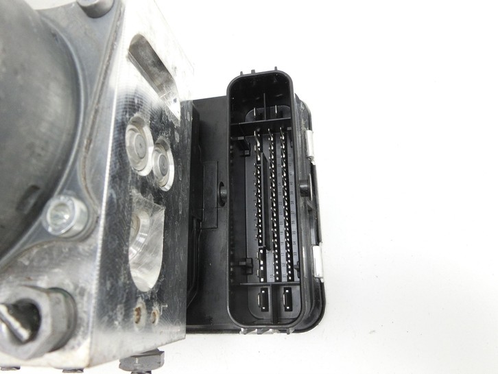 Mercedes C205 C400 15-18 ABS Steuergerät Aggregat Hydraulikblock Mercedes C205 C400 15-18 04.05.2017 A2534311300... Vorschau 3