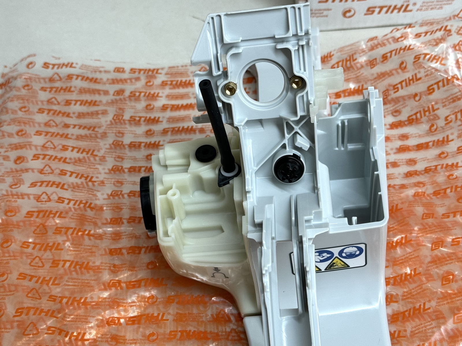 STIHL OEM TANK HOUSING 1147 350 0802 MS500i MS500i-R FUEL HOSE KIT 1147 007 2000 - Picture 3 of 6