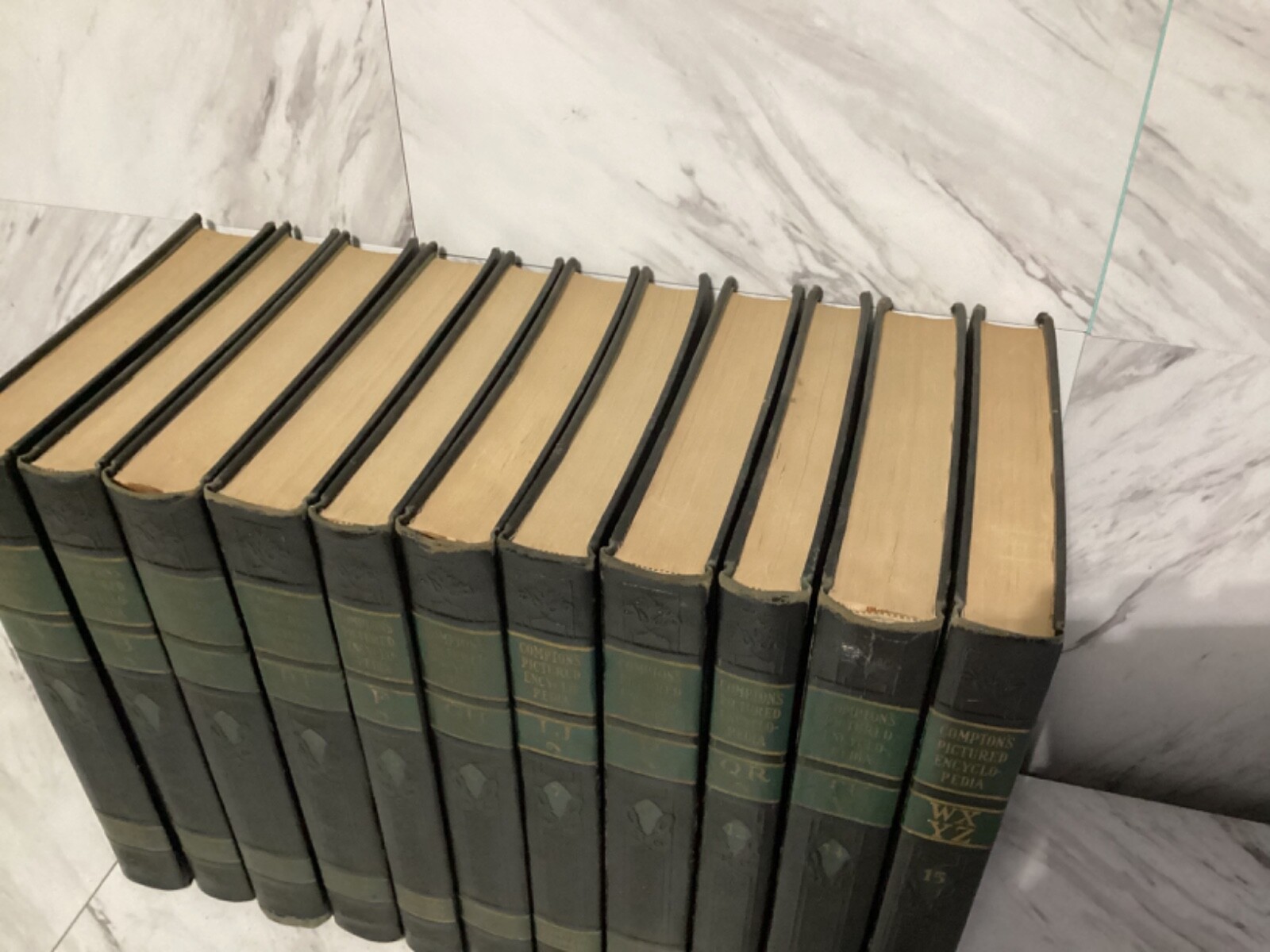 洋書 1976 EDITION compton's encyclopedia Set of Vintage Compton's Pictured Encyclopedia Books 1974