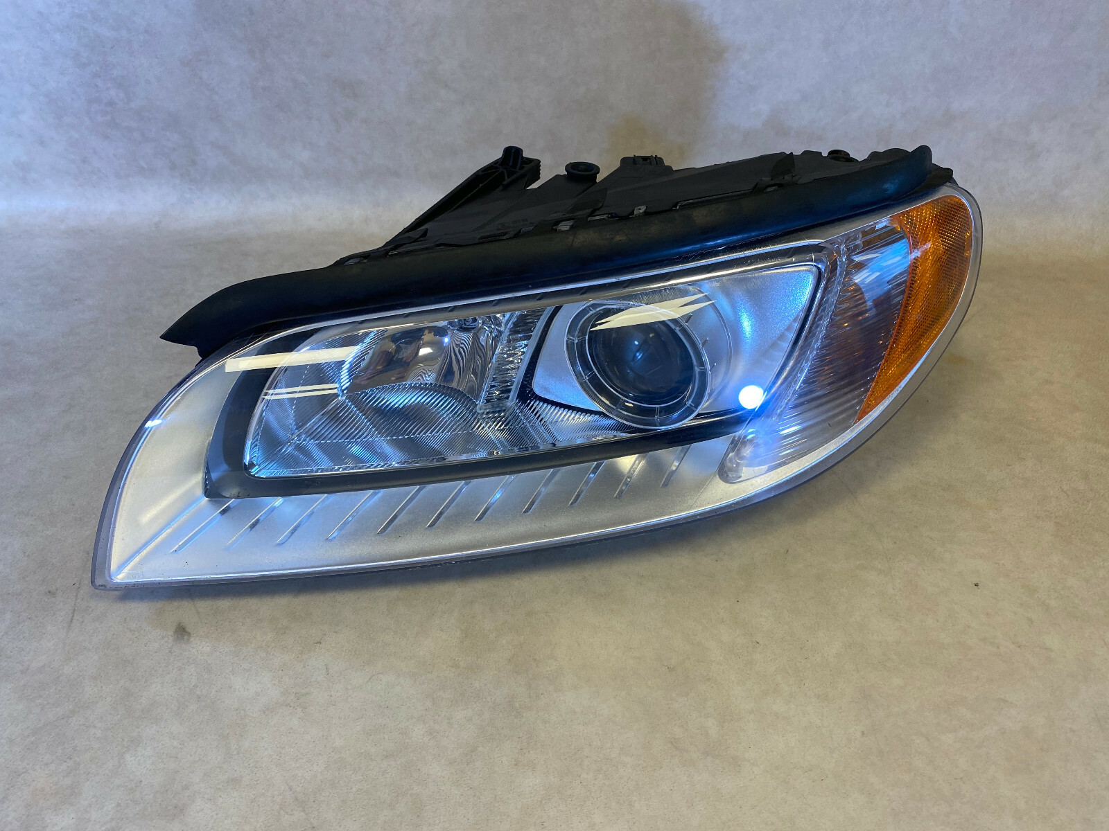 VOLVO　V70　右ヘッドライト VOLVO S80 V70 XC70 GENUINE ZKW Xenon Headlight Lamp Left LH LHD 07
