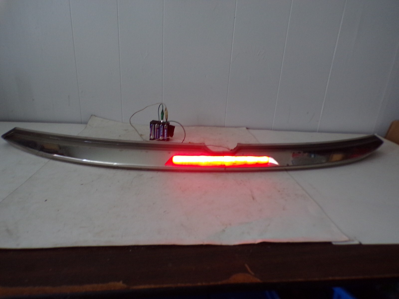 ✅2006 - 2012 Mitsubishi Eclipse 3rd Third Brake Light Spoiler Trunk Trim Broken