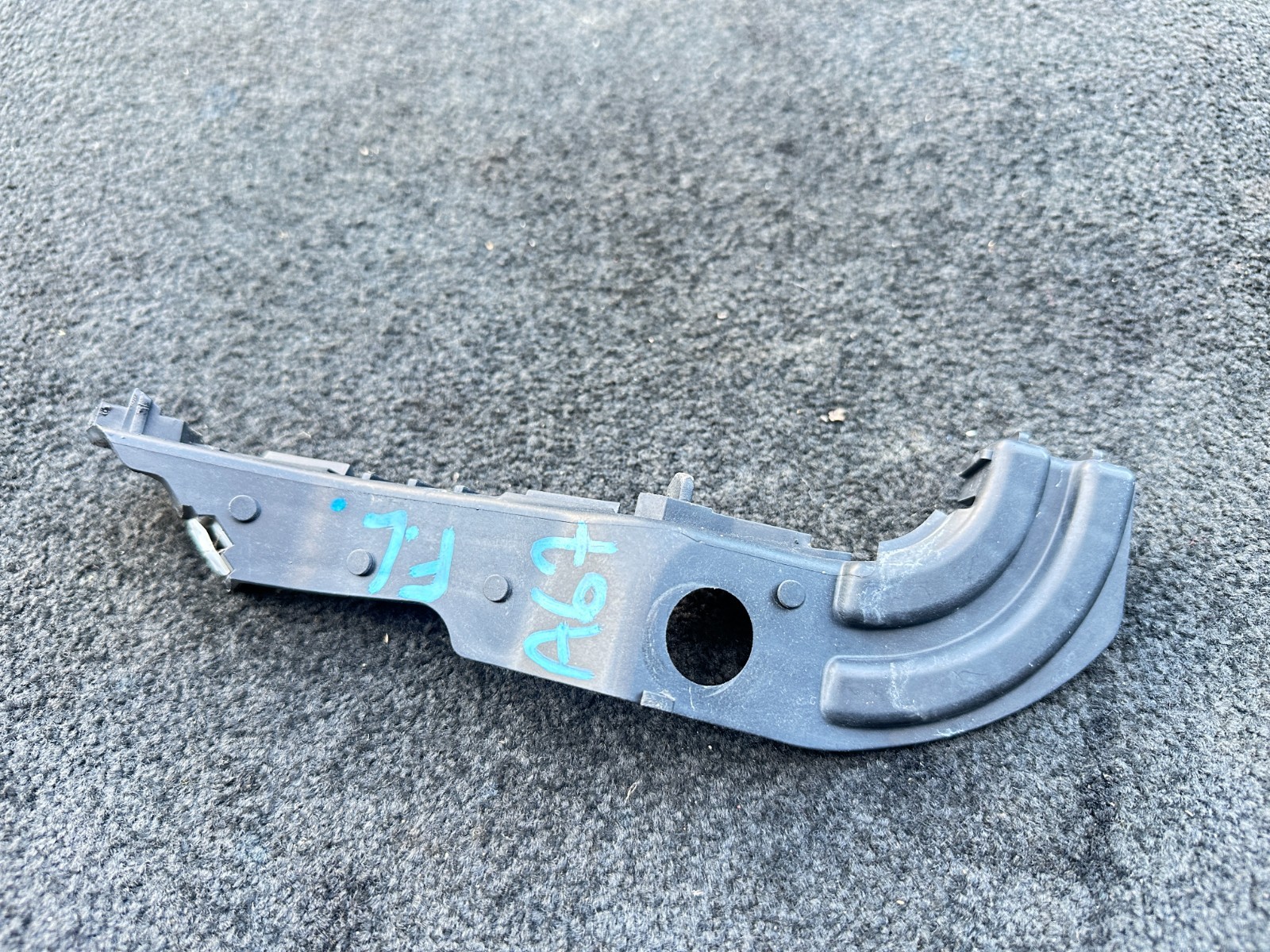 RANGE ROVER SPORT L320 2O10 FRONT LEFT SIDE BUMPER BRACKET AH32-3382-BA