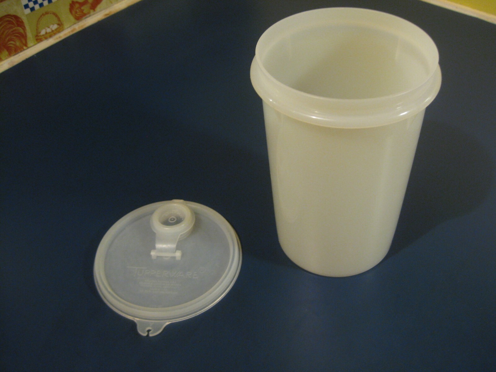 Vintage Tupperware Canister Cup #321-13 and Pour Spout Lid #563-21