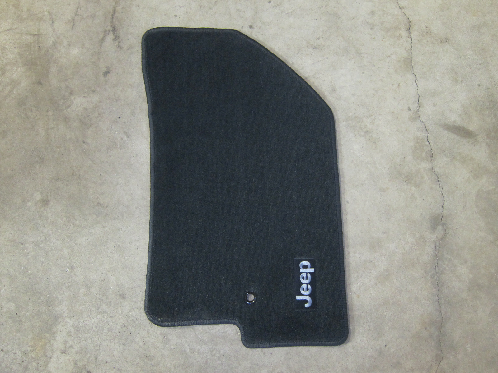 20142016 Jeep Compass/Patriot Front & Rear Black Carpeted Floor Mats