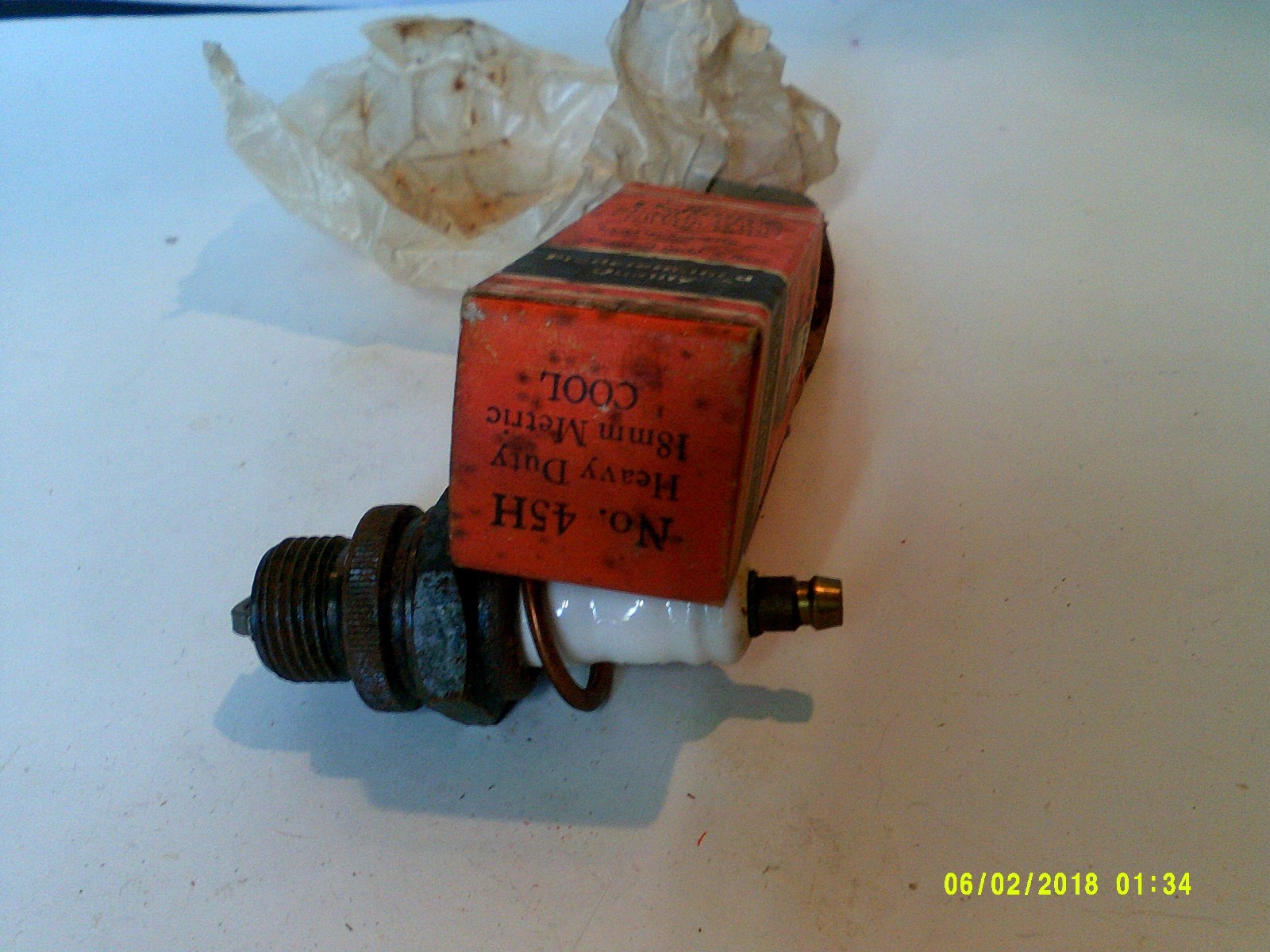 VINTAGE DEFIANCE SPARK PLUG 45H
