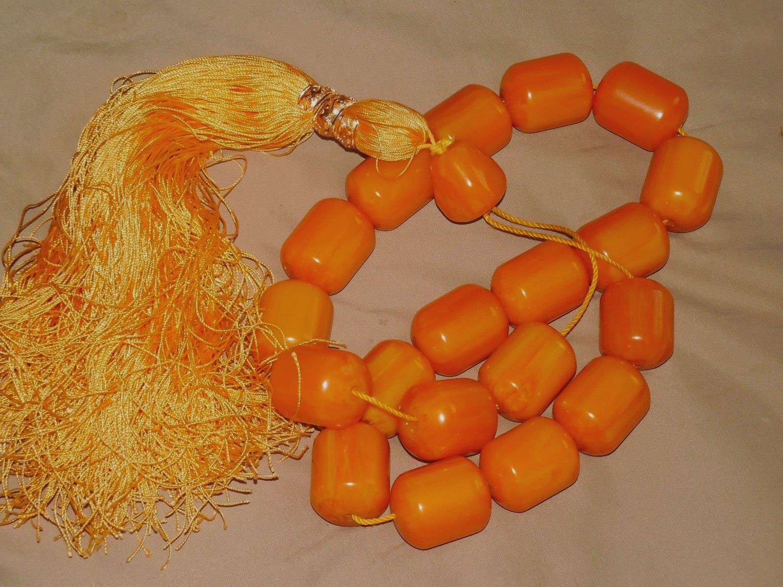 VINTAGE EXTRA LARGE BUTTERSCOTCH AMBER BAKELITE WORRY BEADS 365 GRAMS TESTED