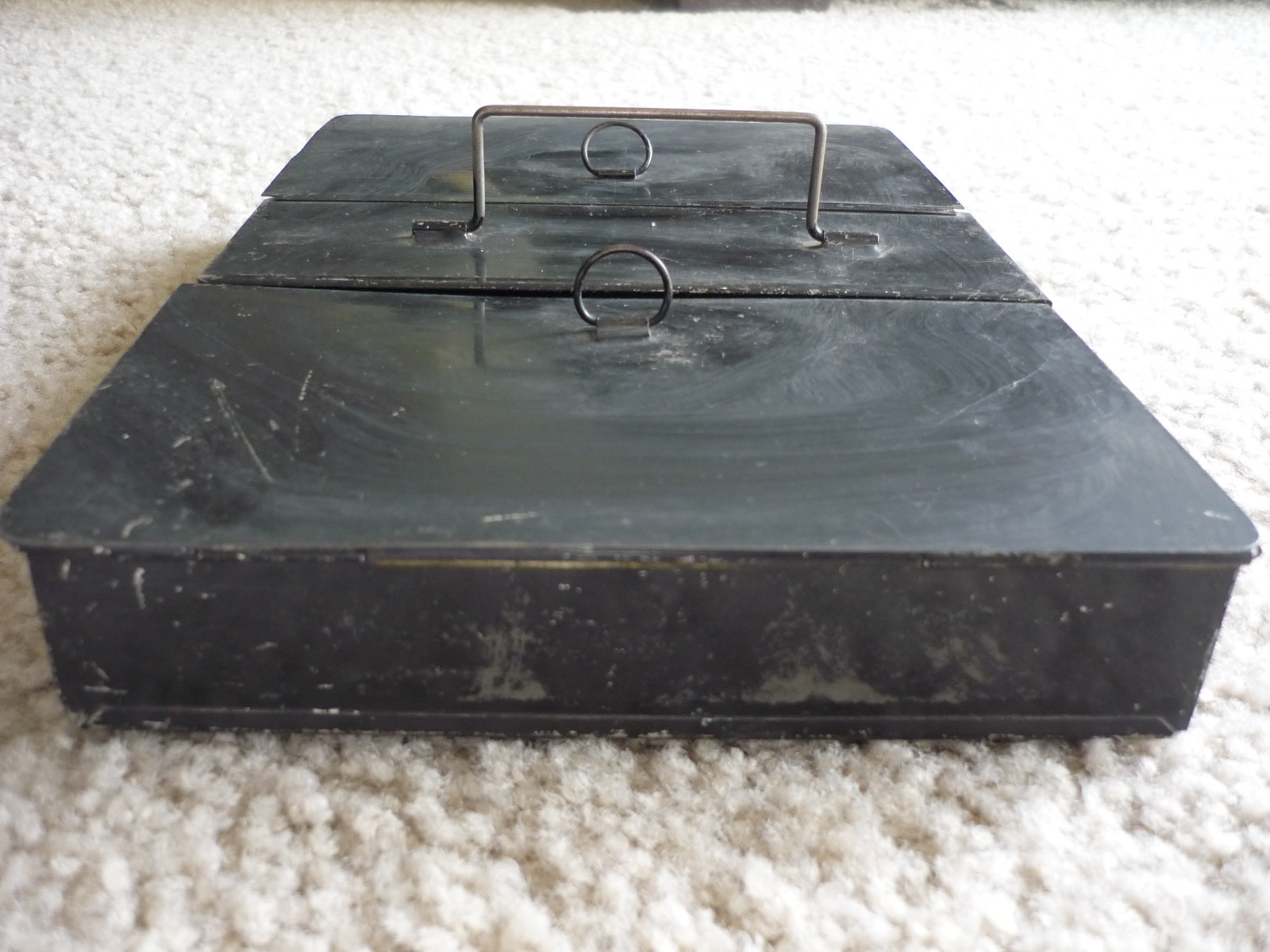 UNUSUAL ANTIQUE TOLEWARE LIDDED BOX WITH 3 COMPARTMENTS